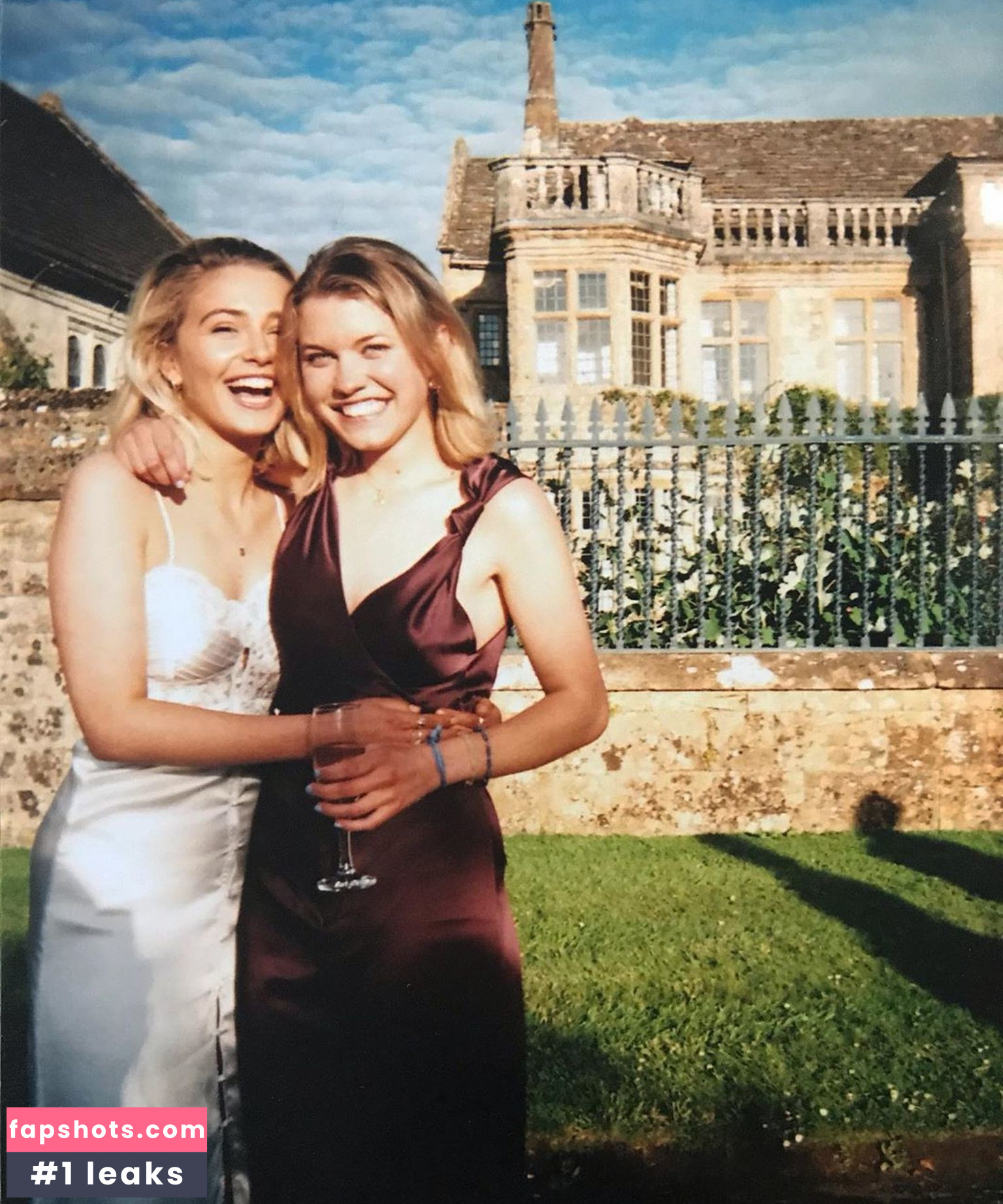 Sophie Simnett Filtración Desnuda OnlyFans Foto #8 - Fapshots