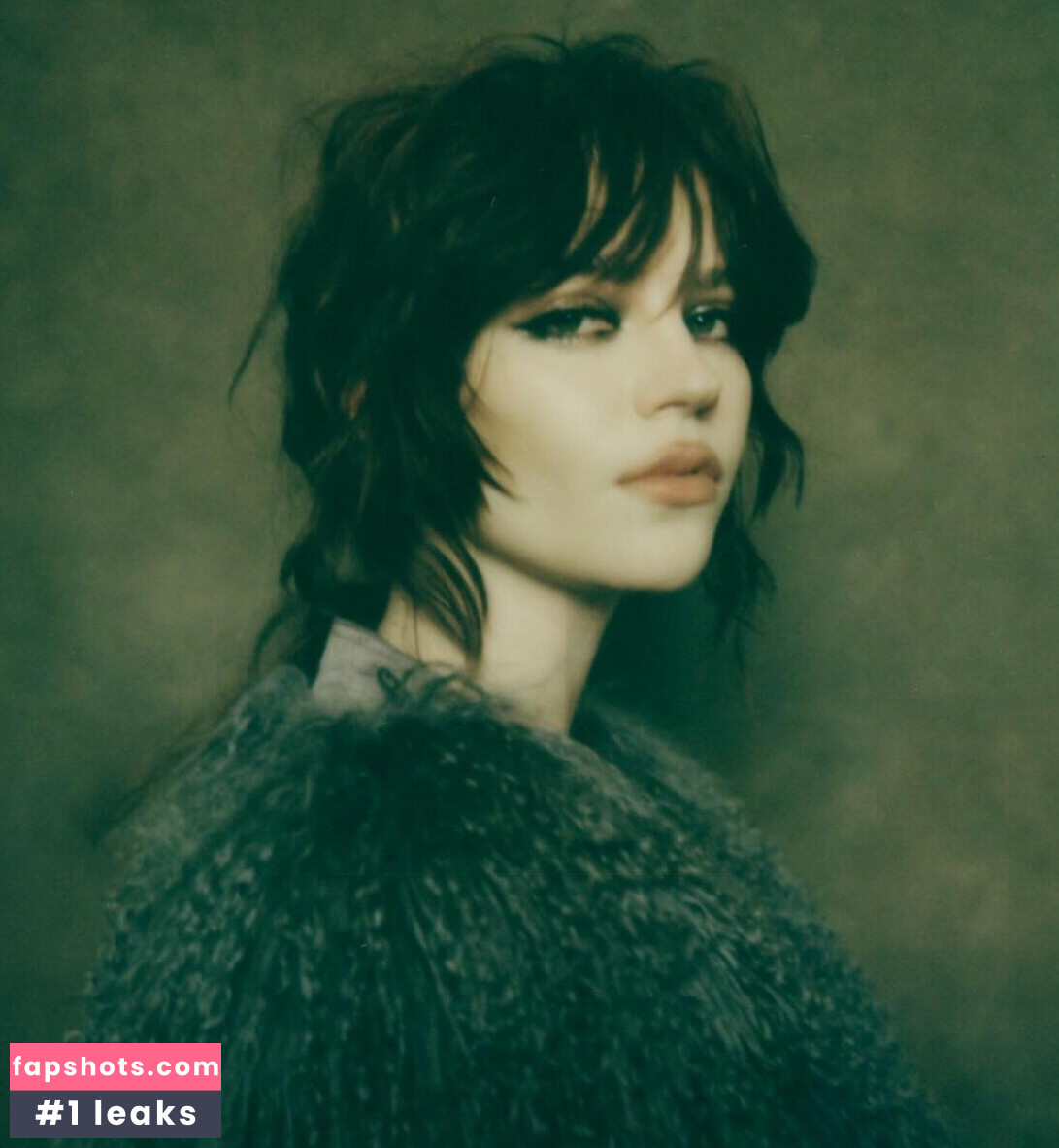 Sophie Thatcher Nude Leaks OnlyFans Photos #121 - LeakJerk