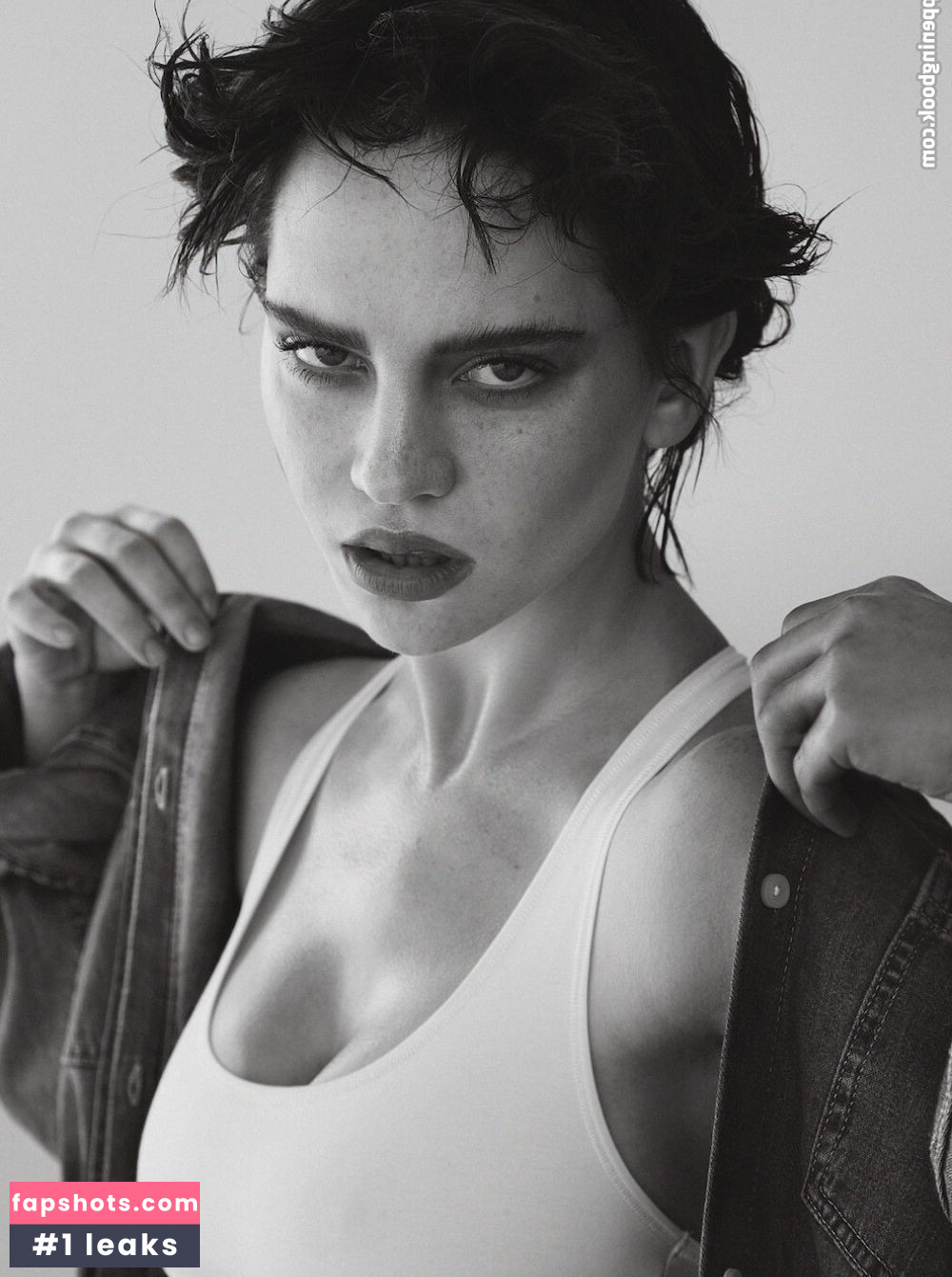 Sophie Thatcher gallery photo #277