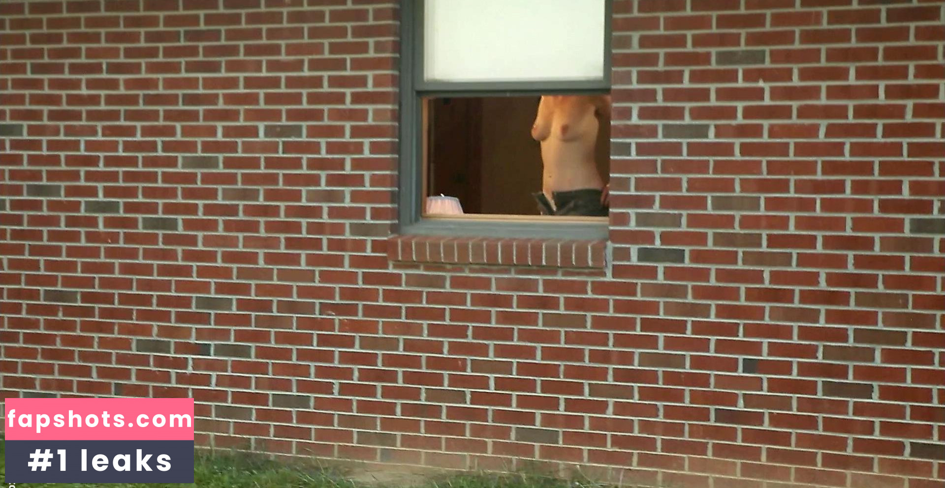 Sophie Traub gallery photo #12