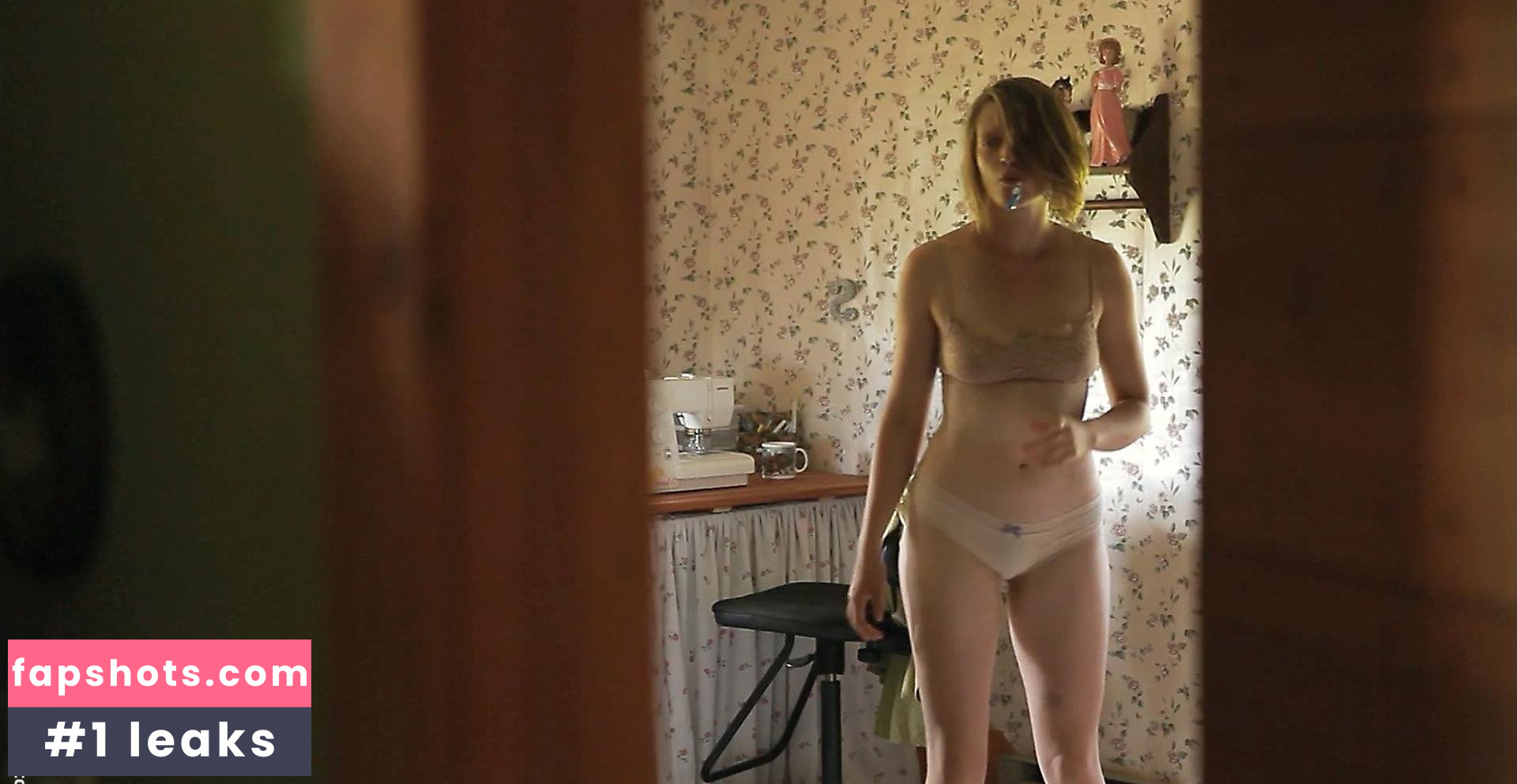 Sophie Traub gallery photo #8