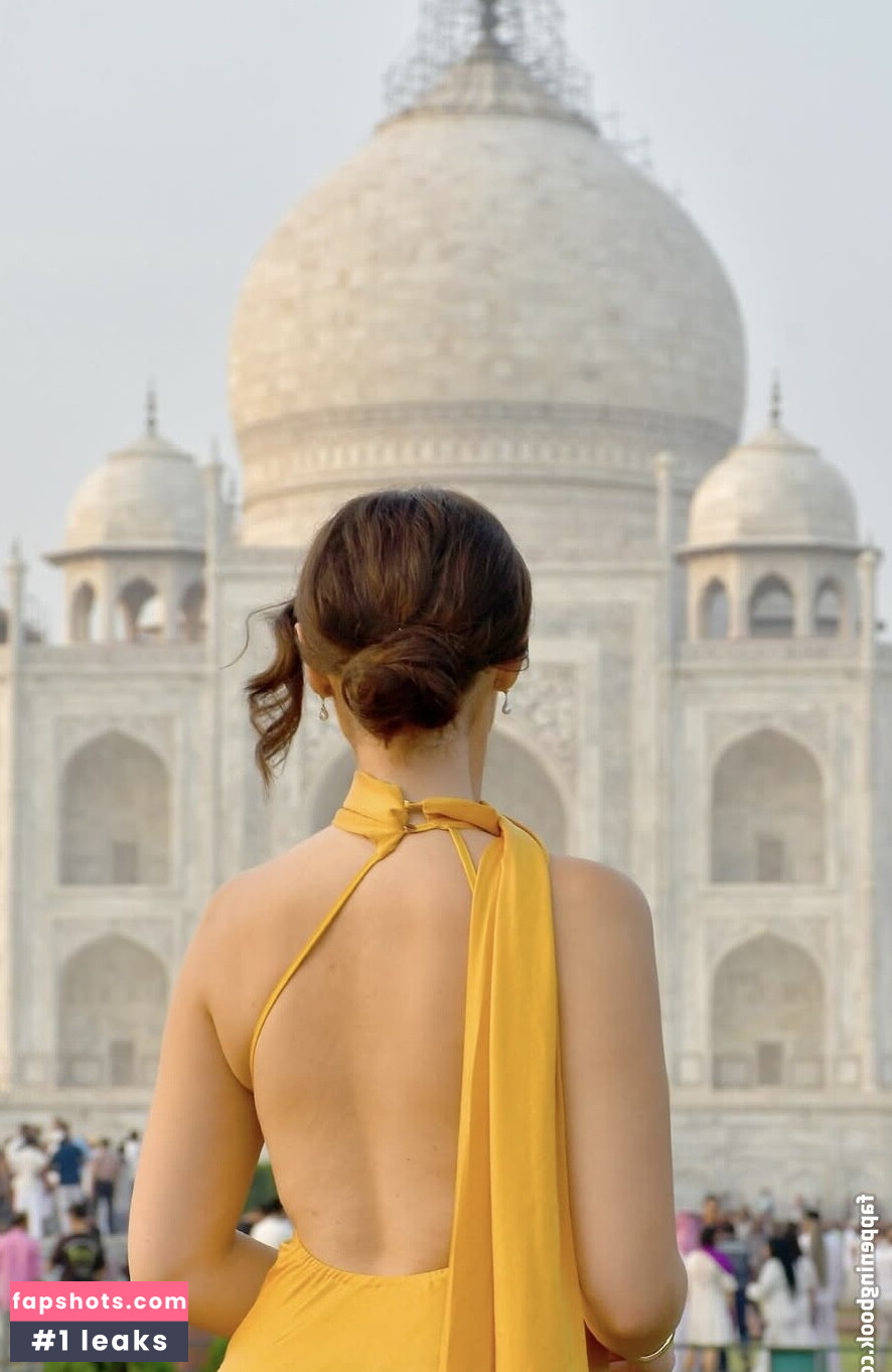 Sophie Wallace gallery photo #11