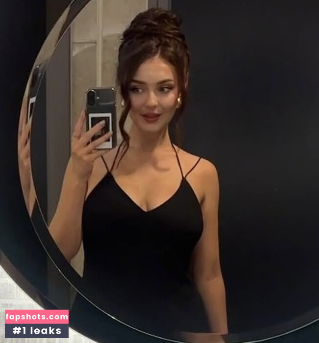 Sophie Wallace gallery photo #12