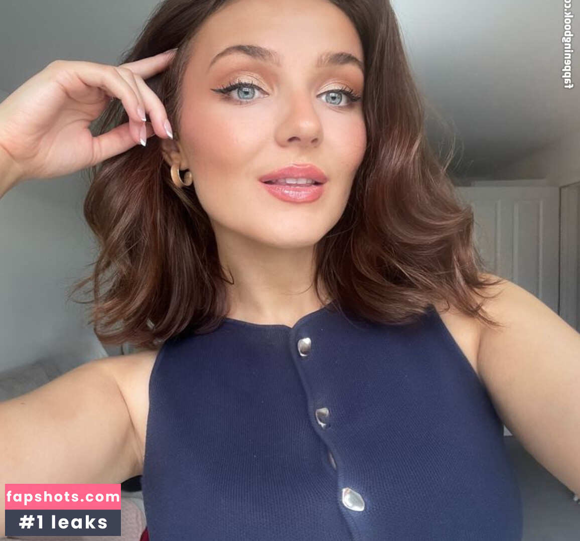 Sophie Wallace gallery photo #26