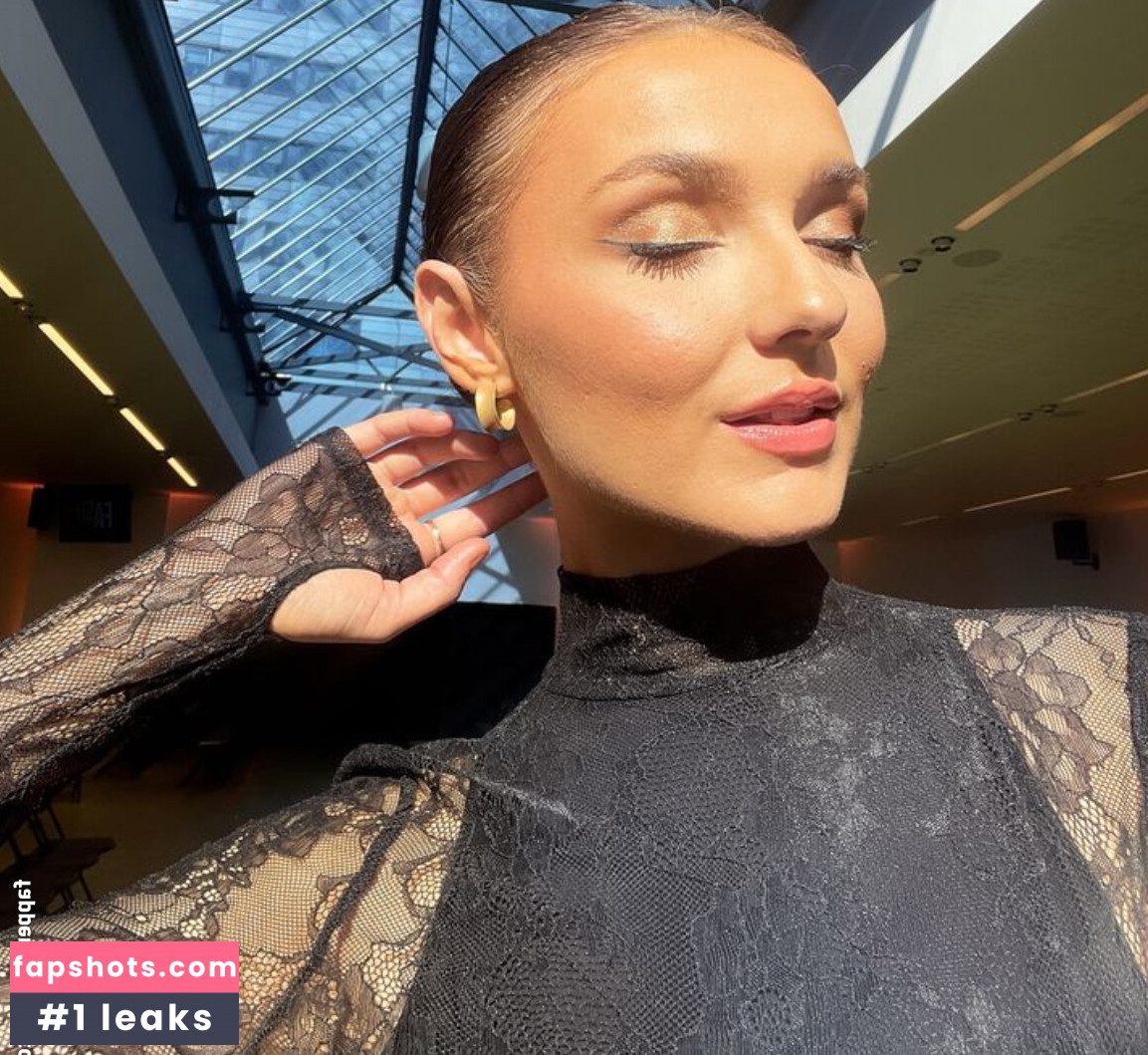 Sophie Wallace gallery photo #27