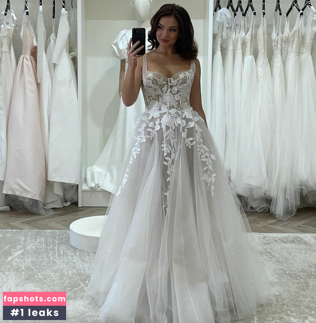 Sophie Wallace gallery photo #33