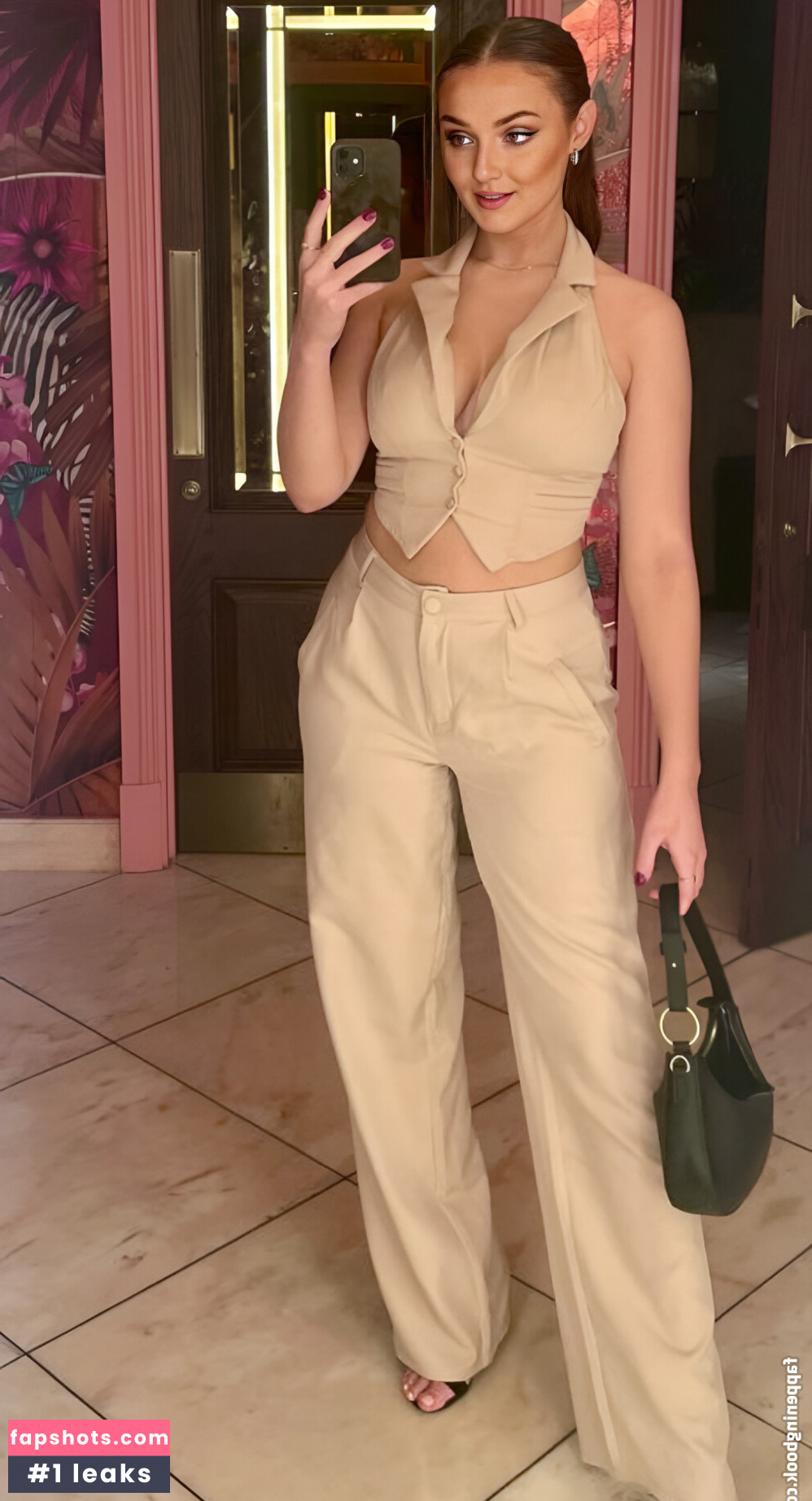 Sophie Wallace gallery photo #37