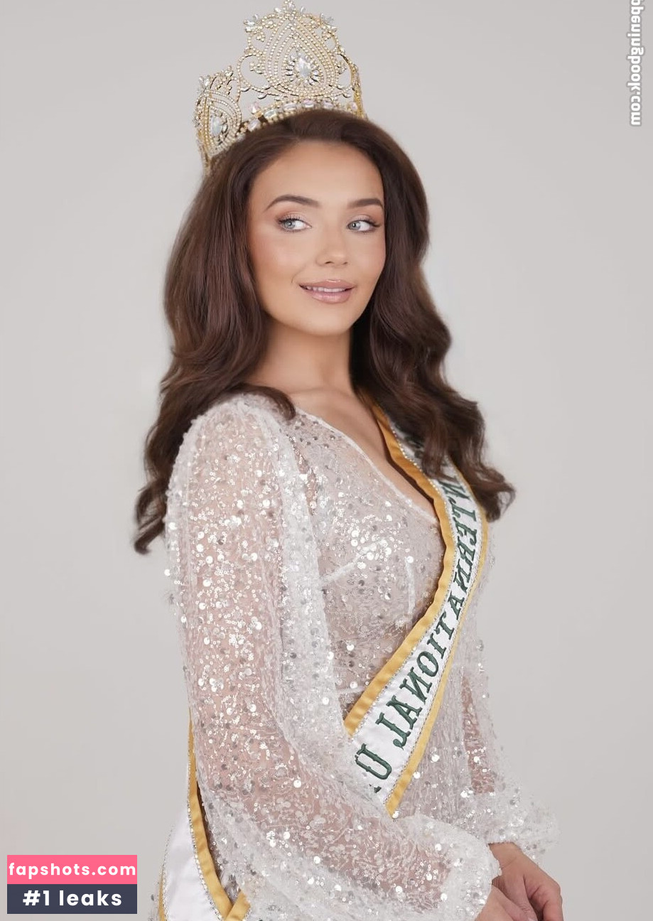 Sophie Wallace gallery photo #6