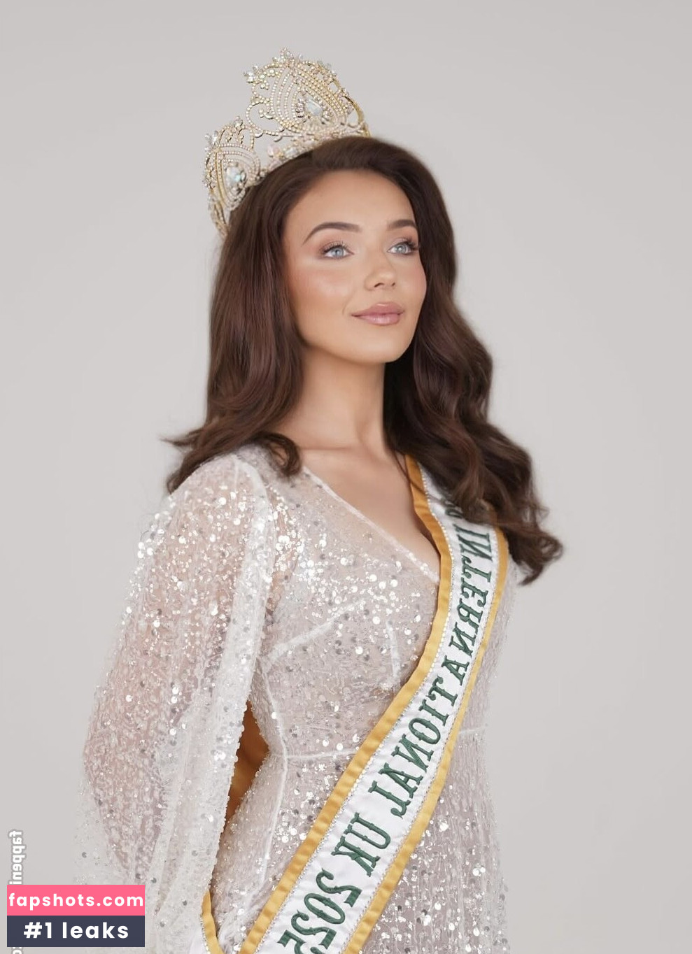 Sophie Wallace gallery photo #8