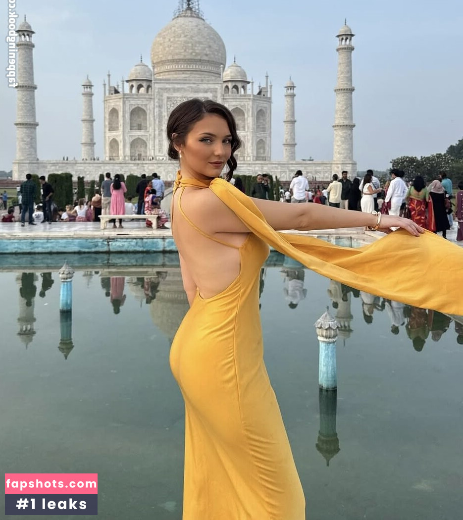 Sophie Wallace gallery photo #10