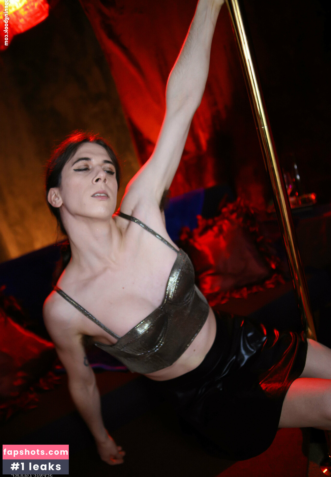 sophieladder nude babe gallery