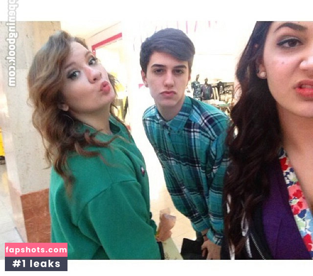 SophieSommers nude babe gallery