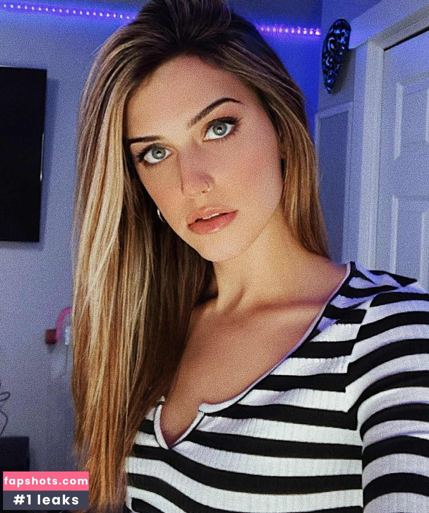 SophieSommers gallery photo #25