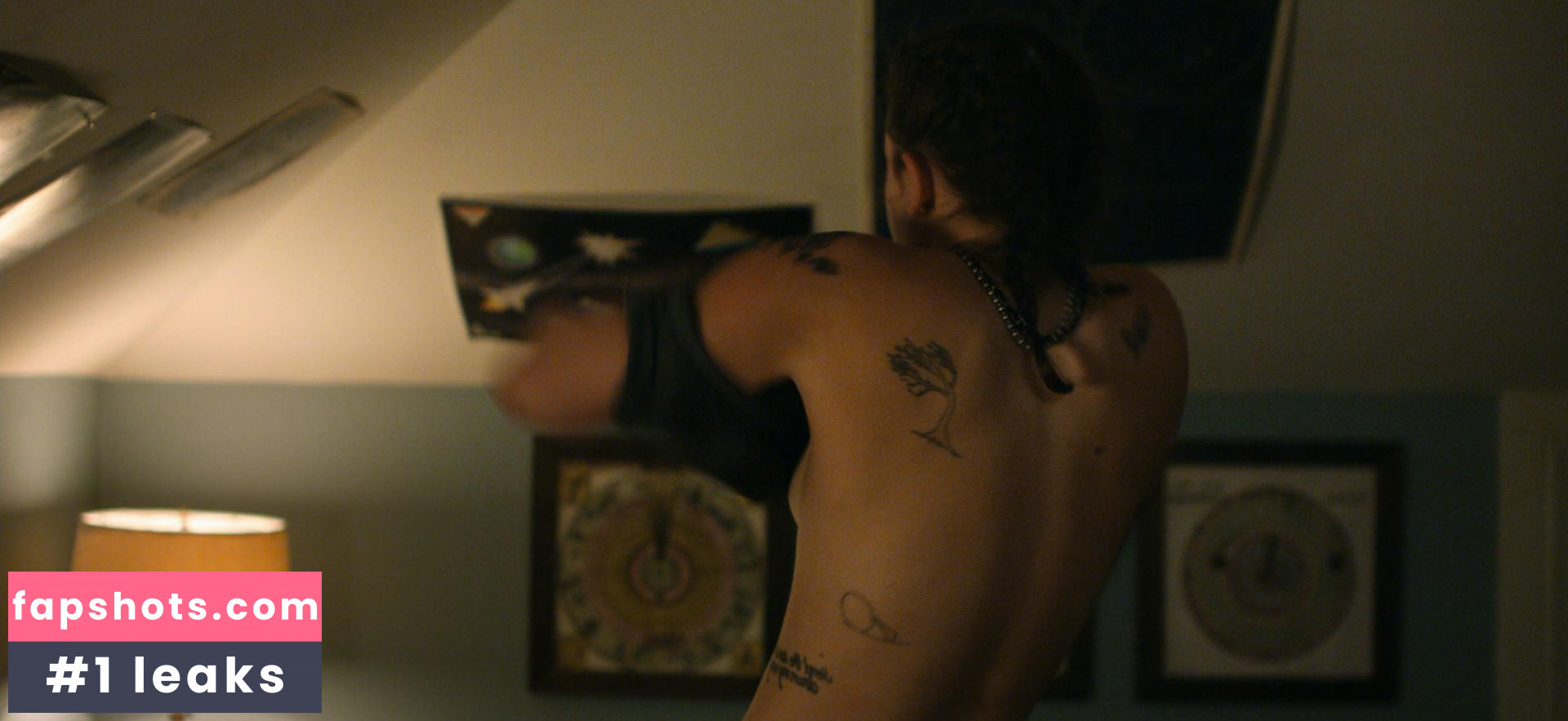 Sosie Bacon gallery photo #4