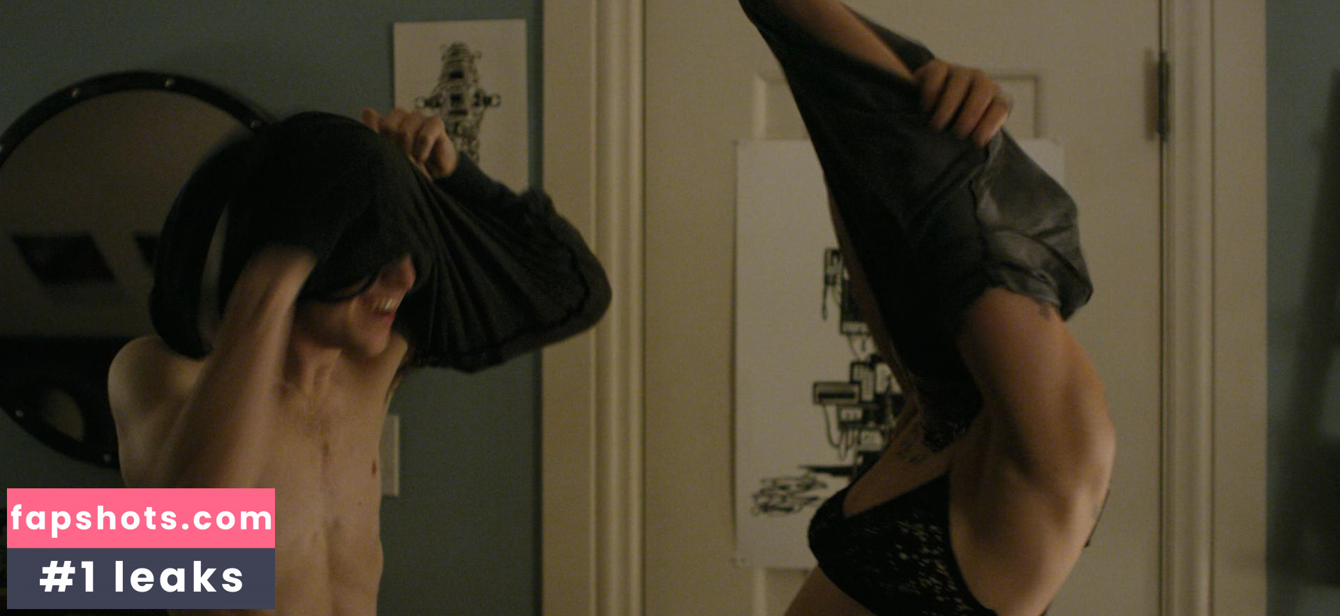 Sosie Bacon nude babe gallery