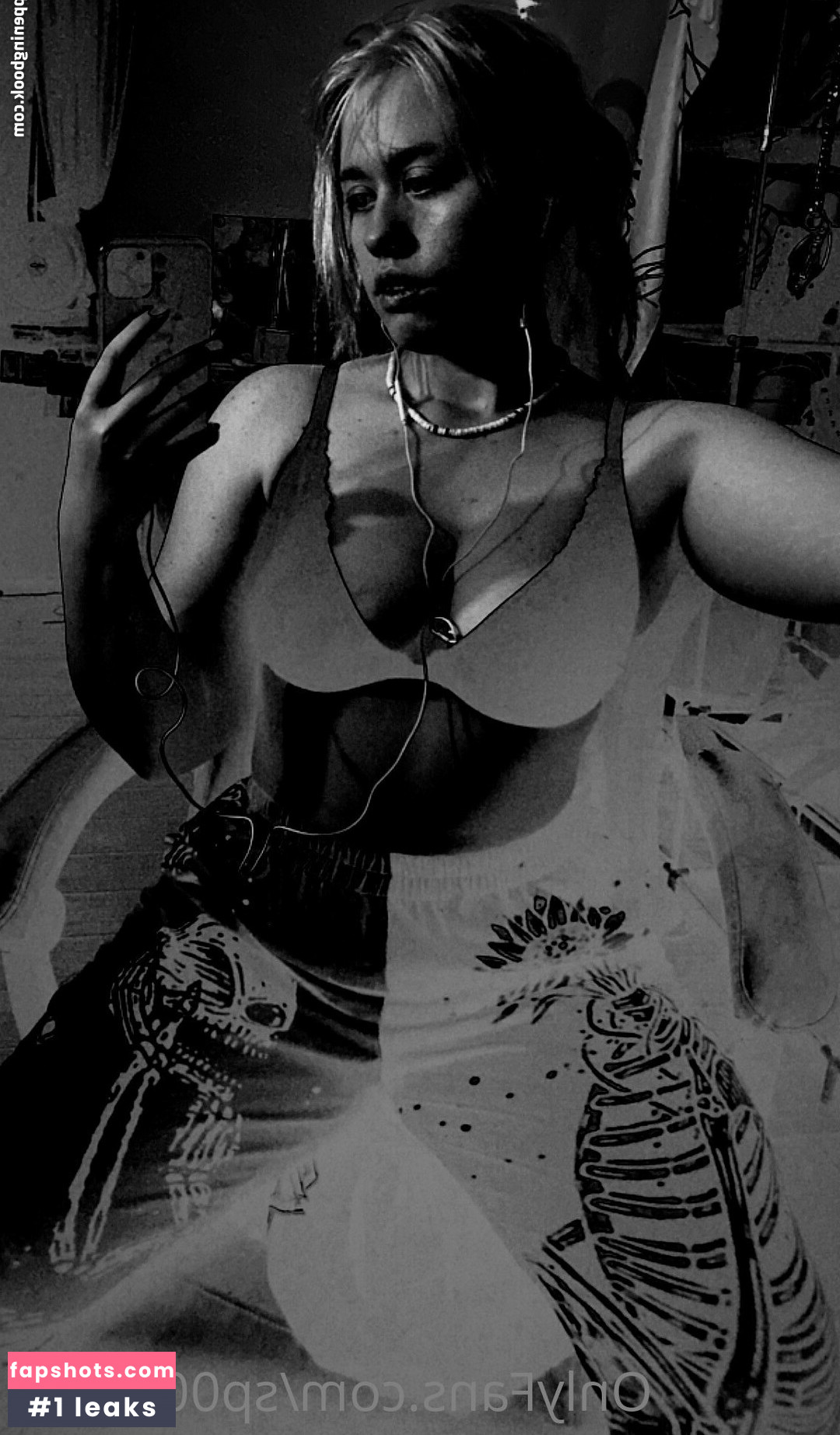 sp00kykiwi gallery photo #2