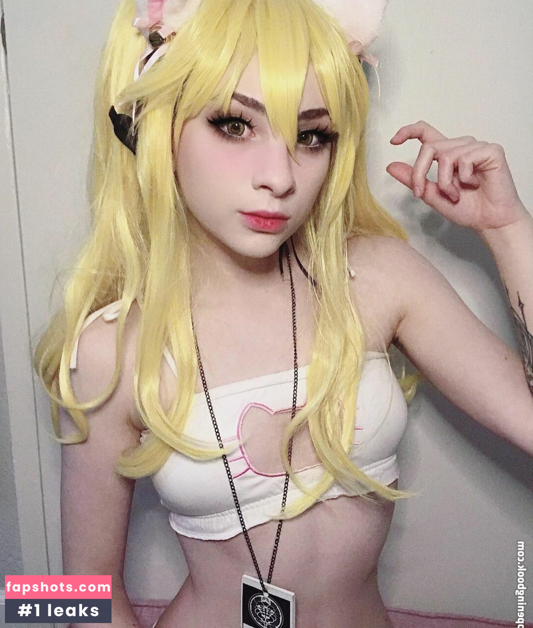 Spaceyellise nude babe gallery