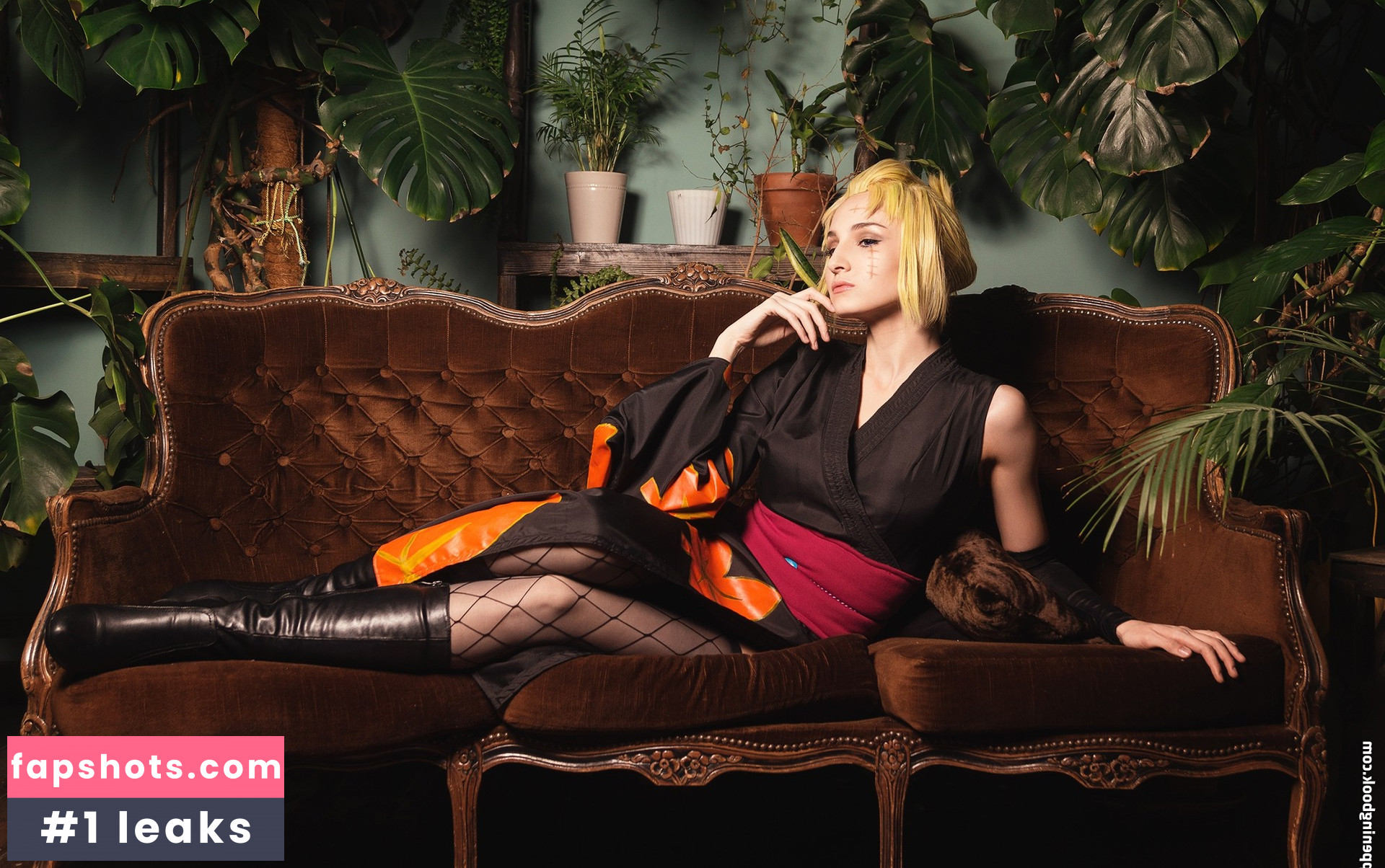 Speedy Cosplay nude babe gallery