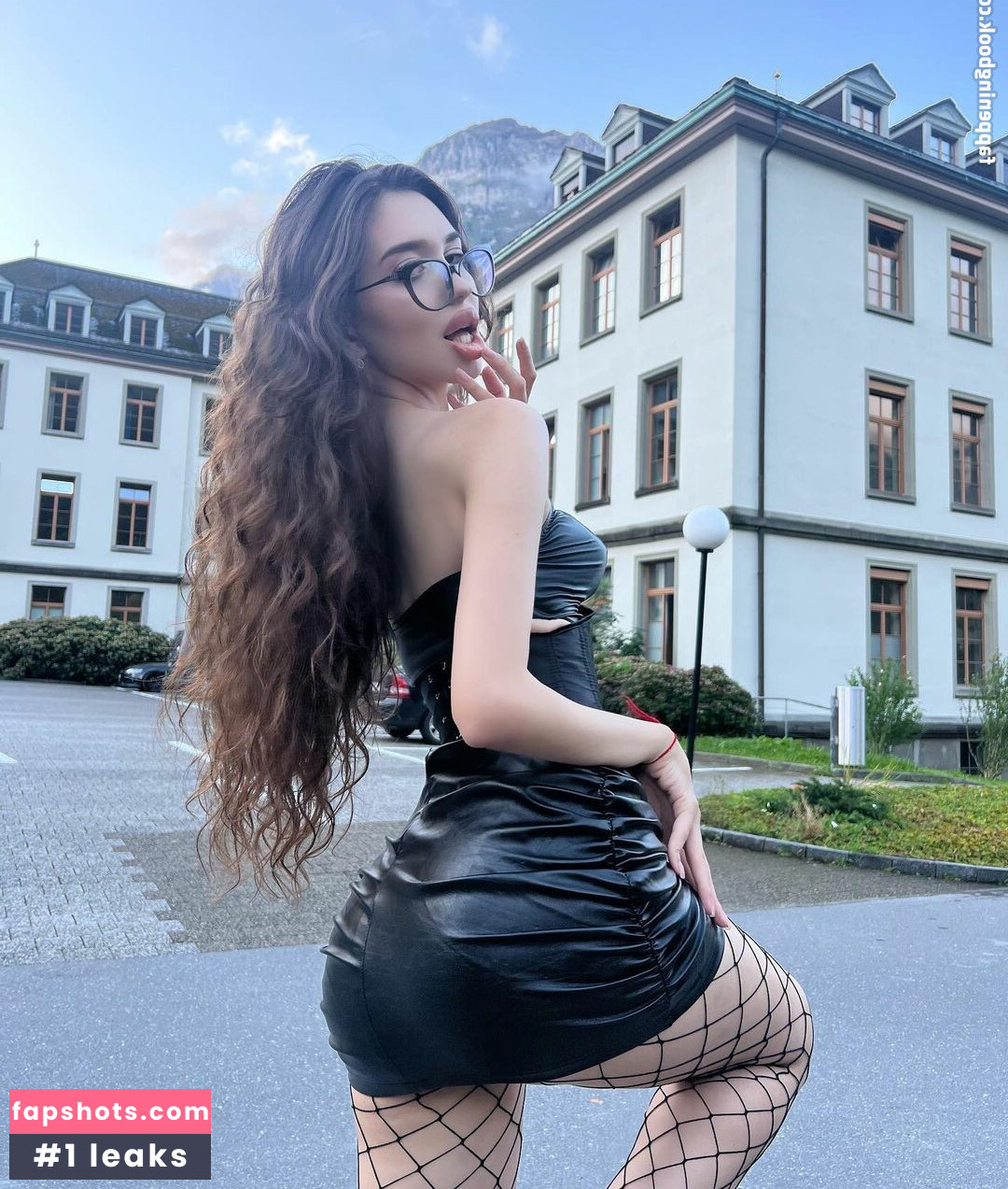 spicyarabic nude babe gallery