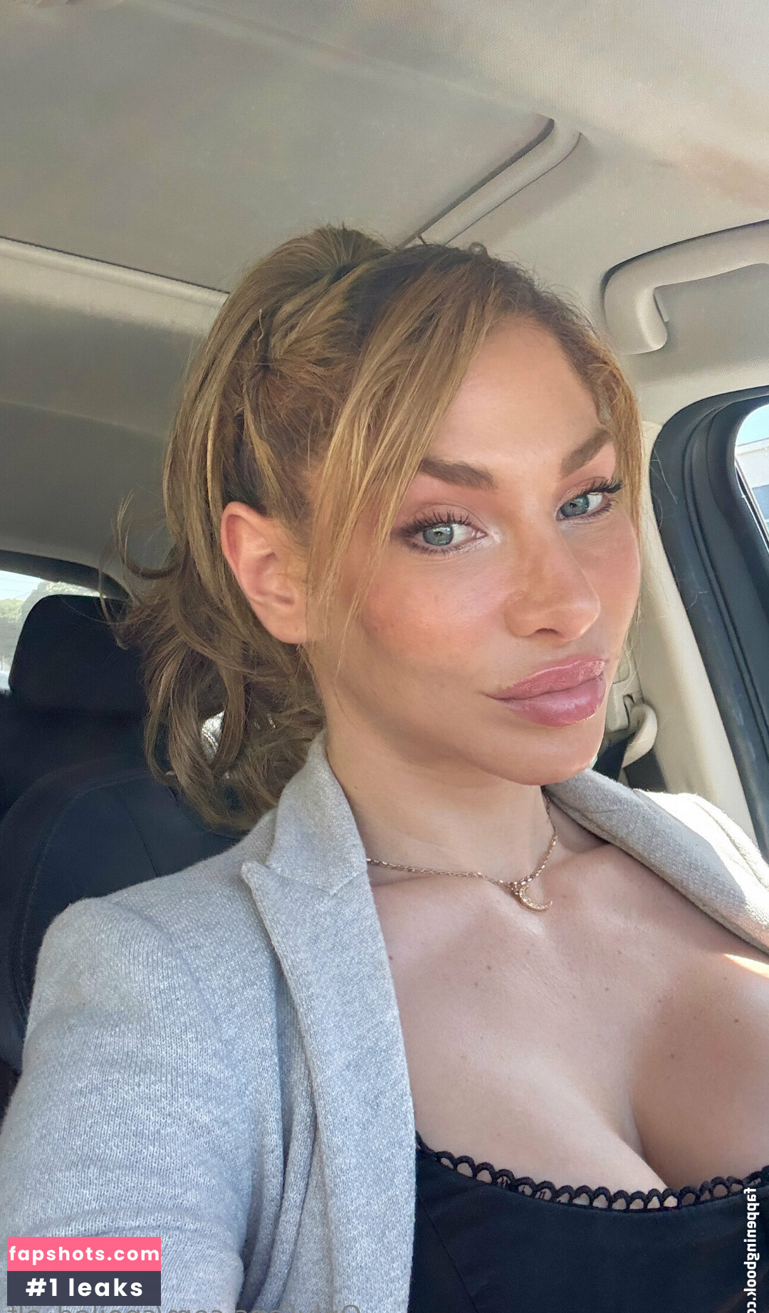 spoiled_elf gallery photo #7