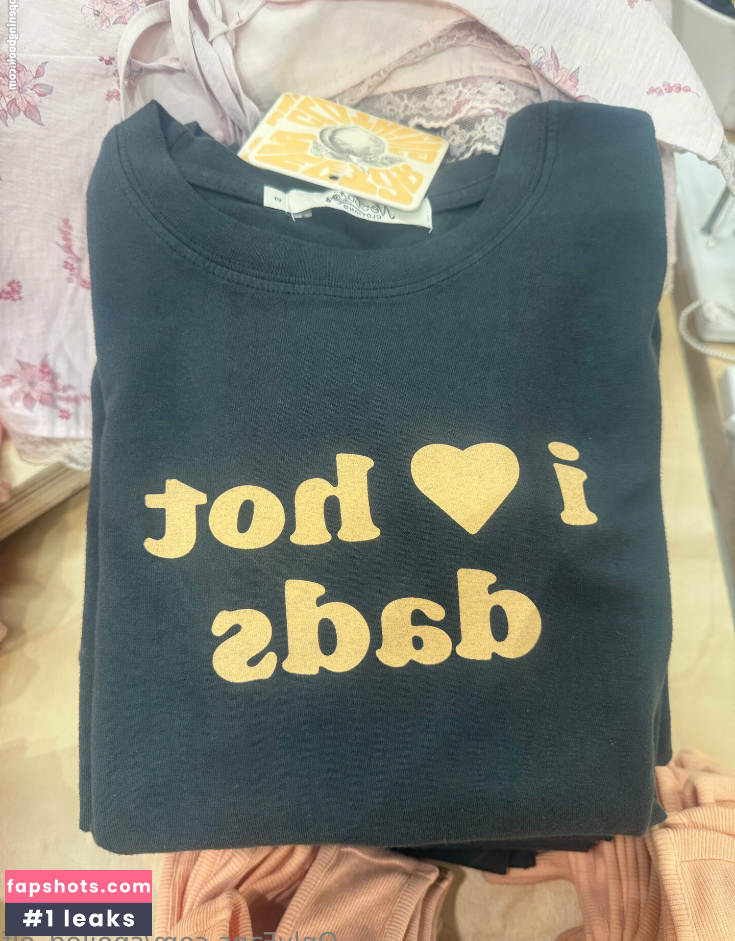 spoiled_elf gallery photo #9