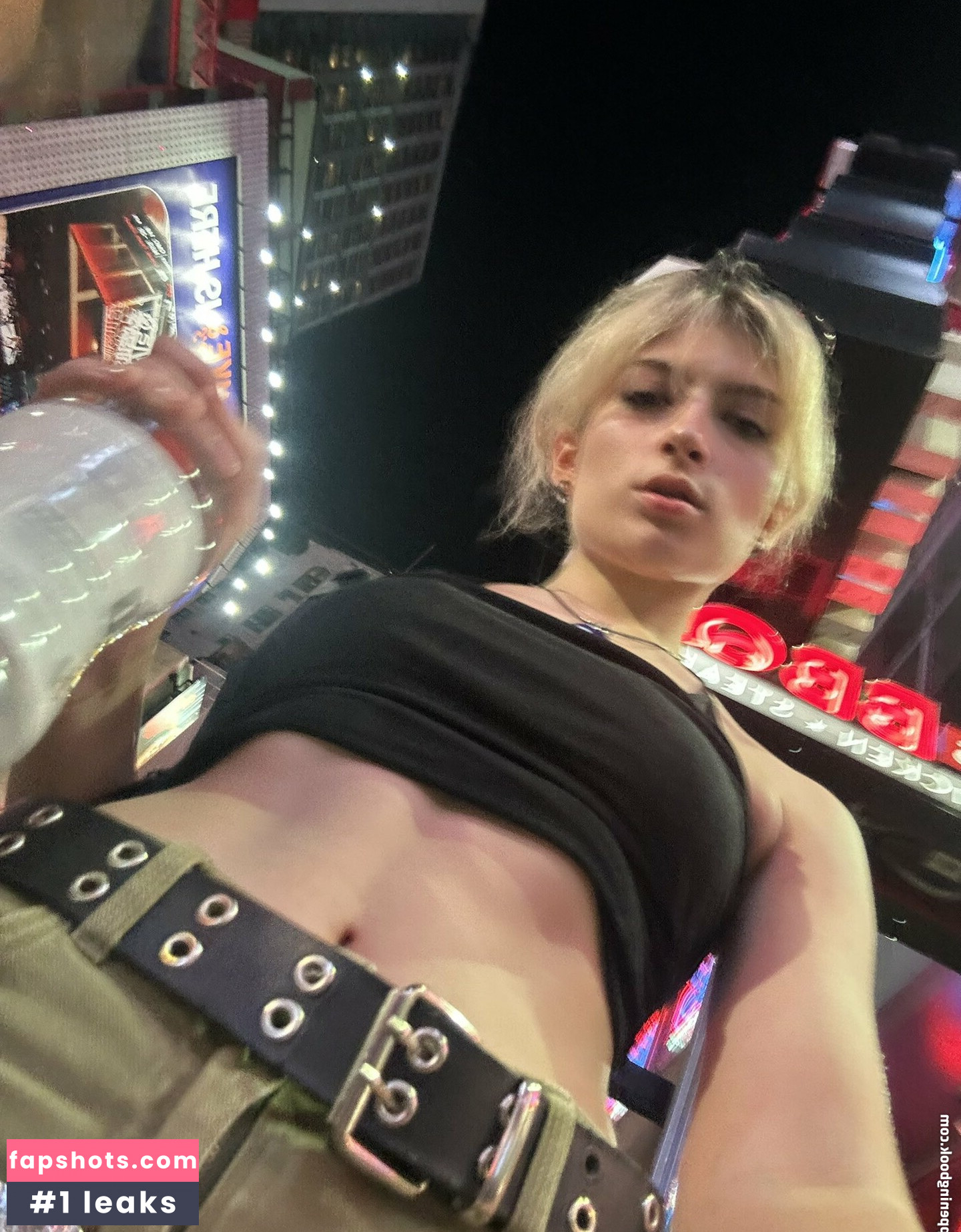 Squirtstain nude babe gallery