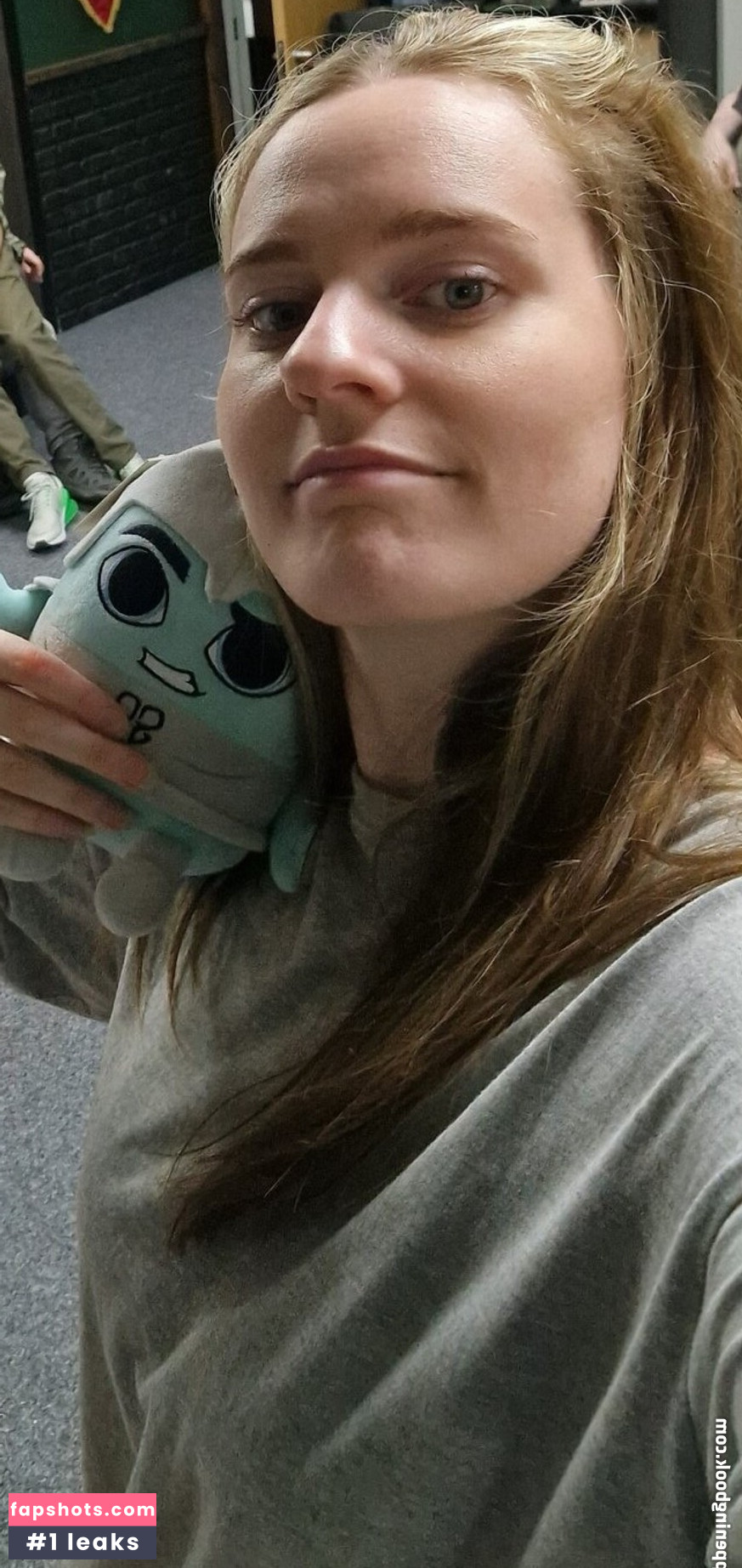 SR_Ebbz gallery photo #2