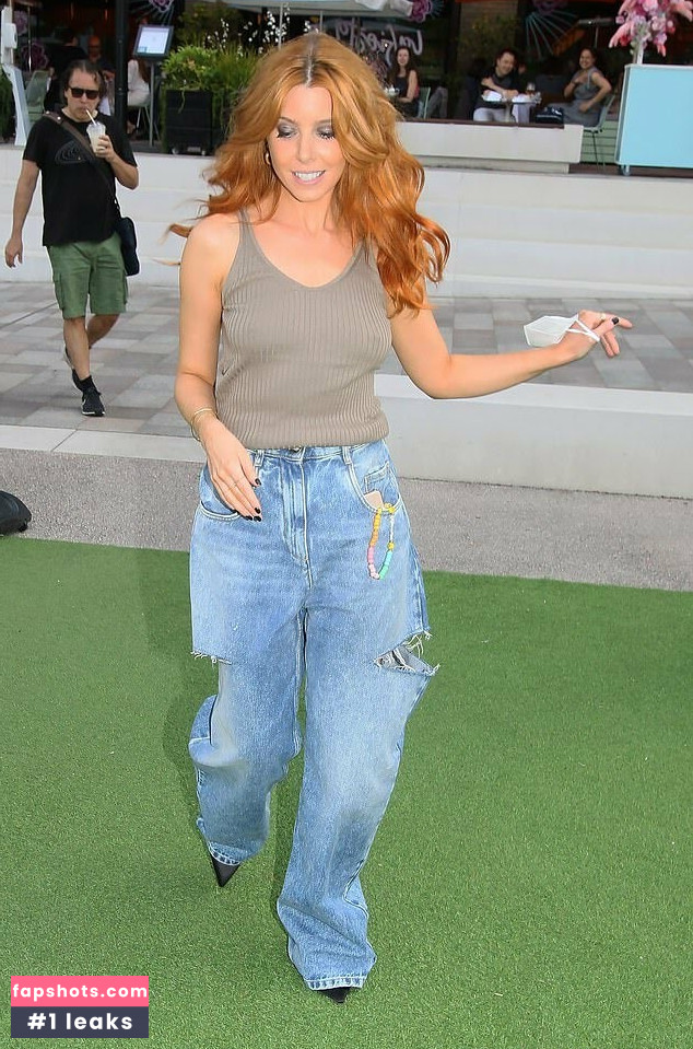 Stacey Dooley gallery photo #20