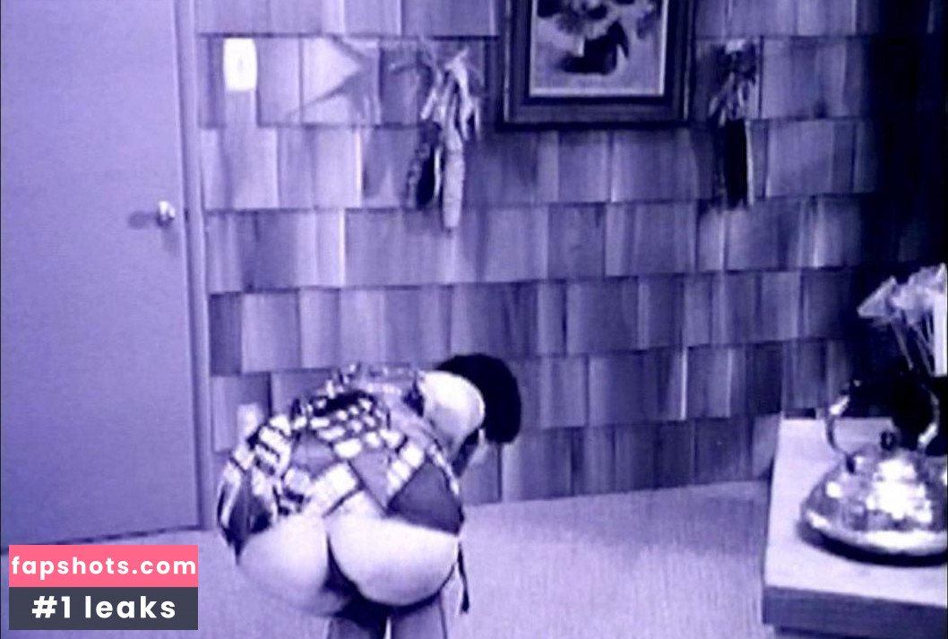 Starlyn Simone gallery photo #4