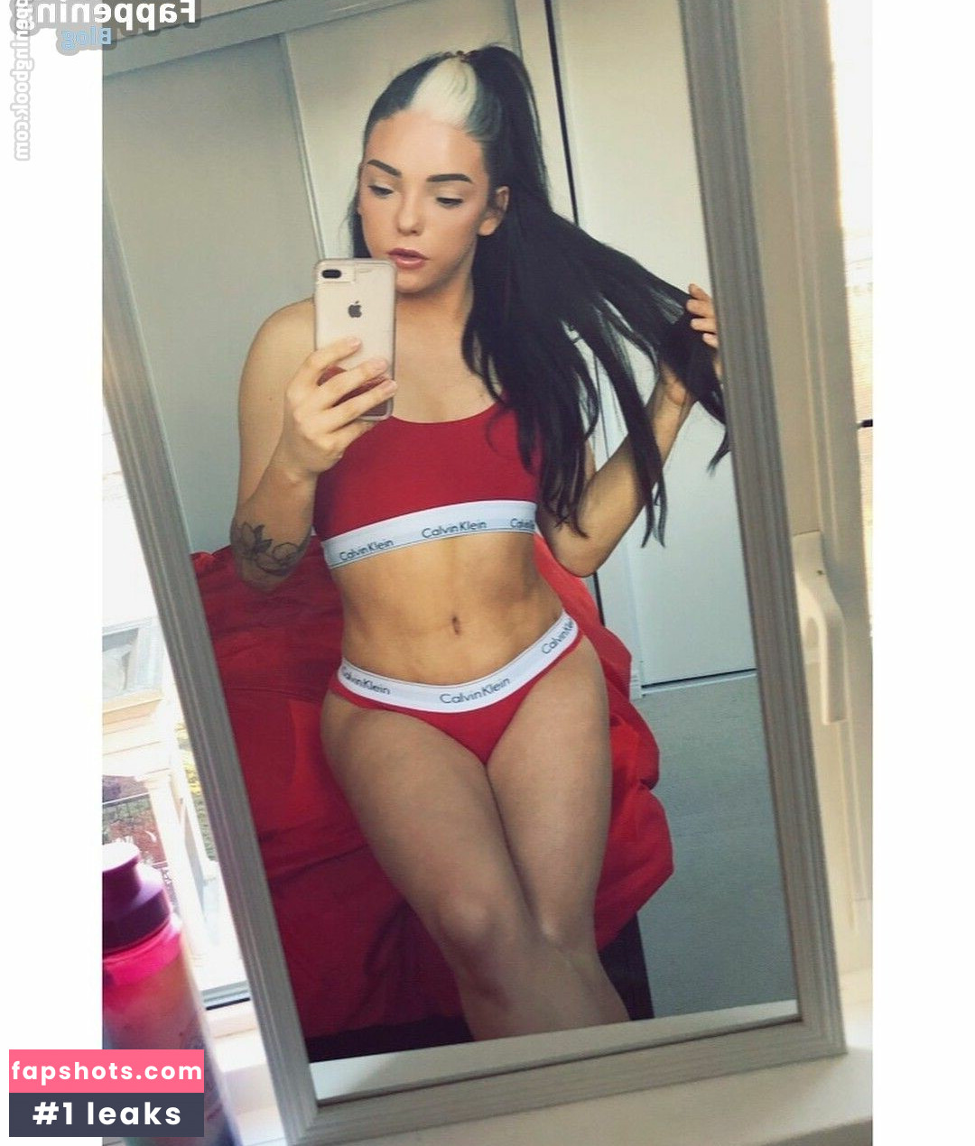 Stef Sanjati gallery photo #5