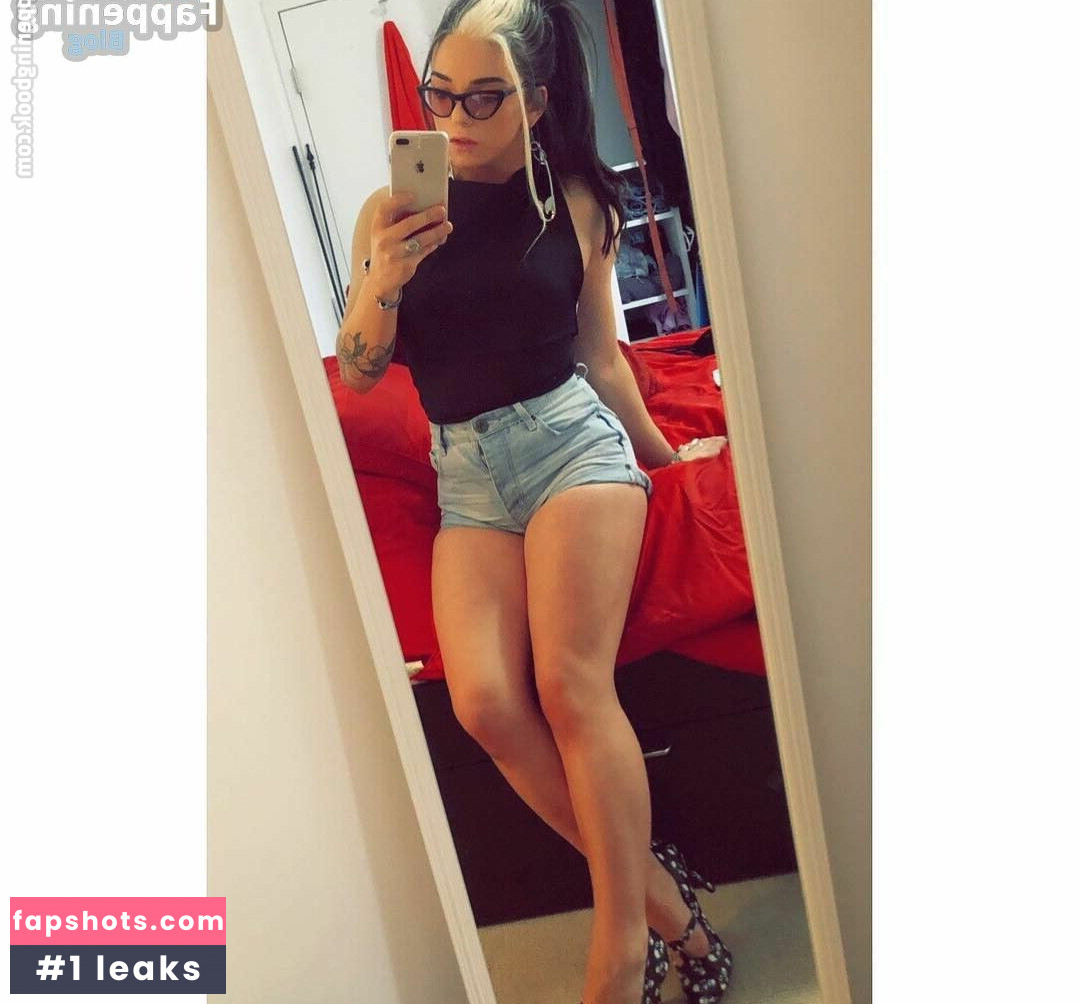 Stef Sanjati gallery photo #6