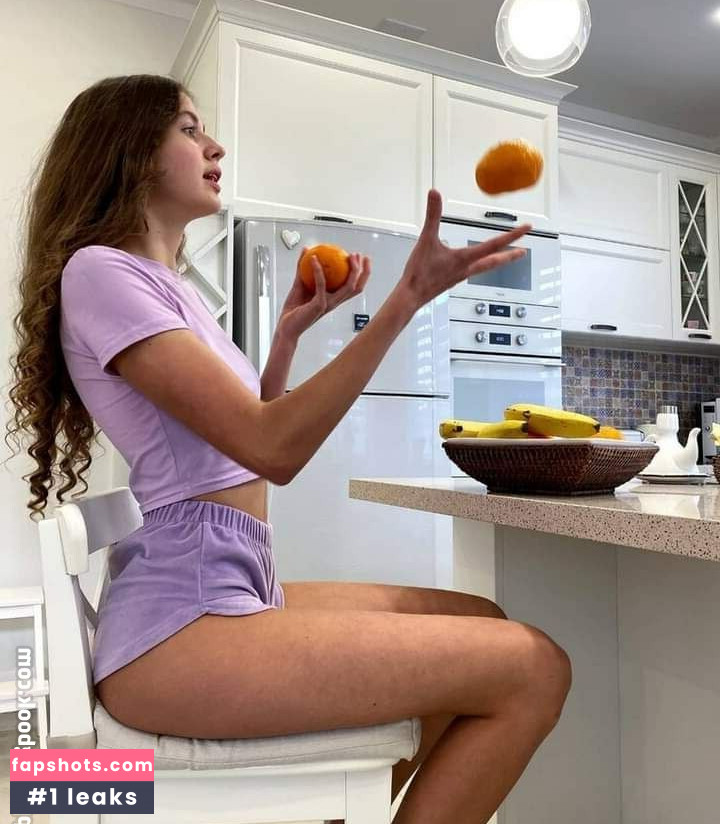 Stefania Deriabina gallery photo #183