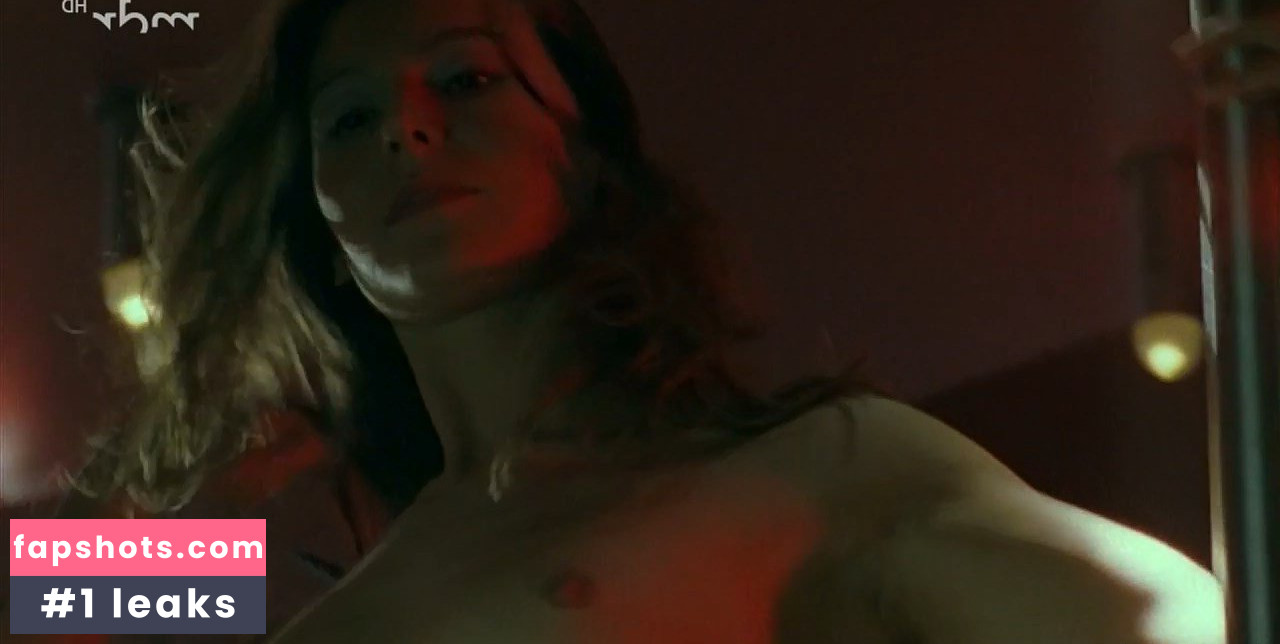 Stefanie Schmid gallery photo #7