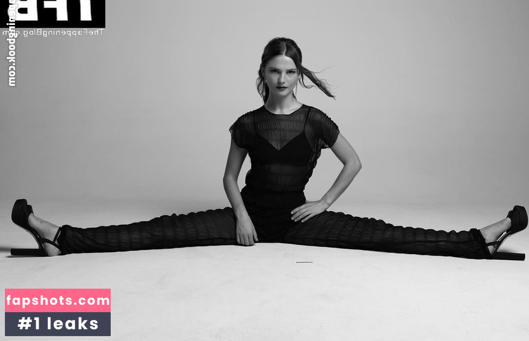 Stefanie Scott gallery photo #11