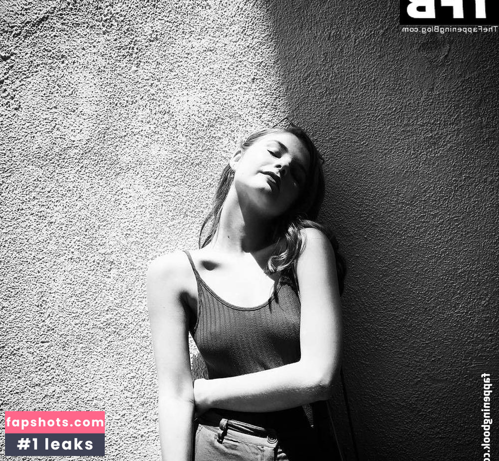 Stefanie Scott gallery photo #15