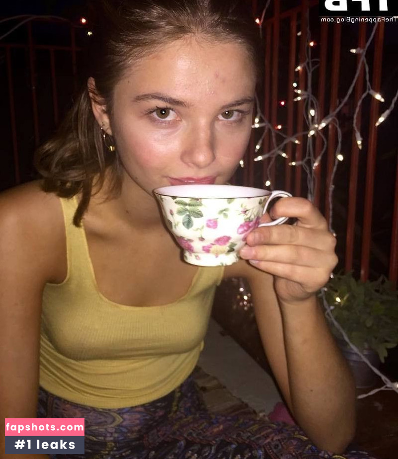 Stefanie Scott gallery photo #16