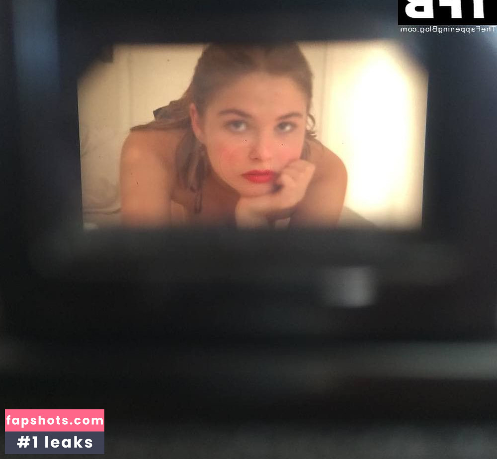 Stefanie Scott gallery photo #17