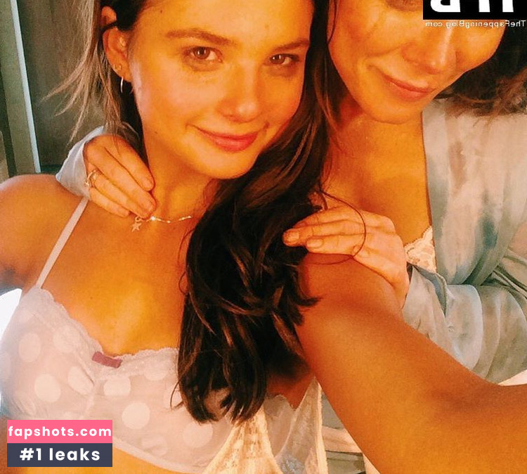 Stefanie Scott gallery photo #10