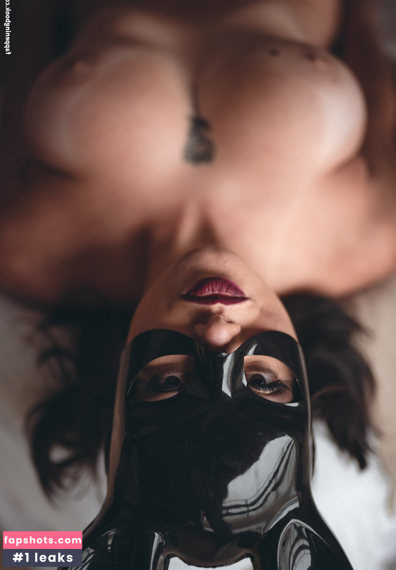 Stefany Fernandes nude babe gallery