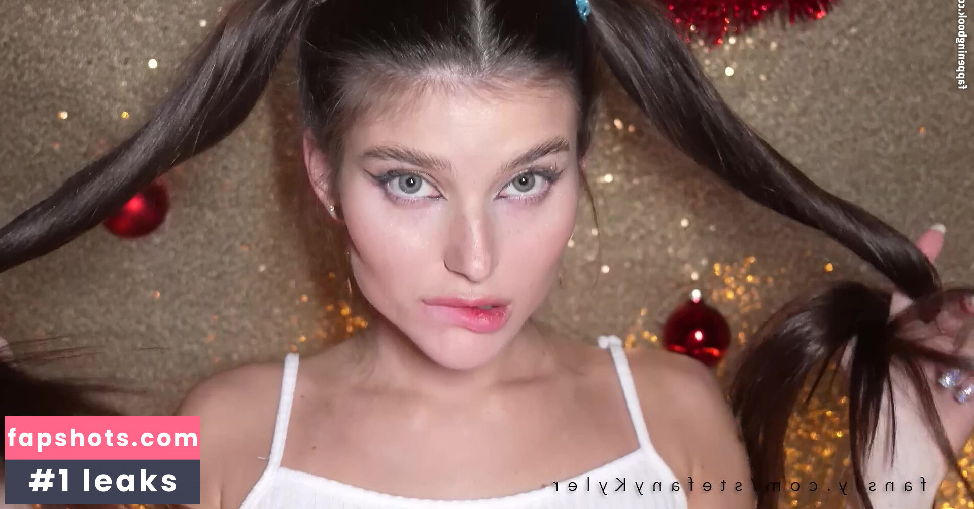 Stefany Kyler gallery photo #45