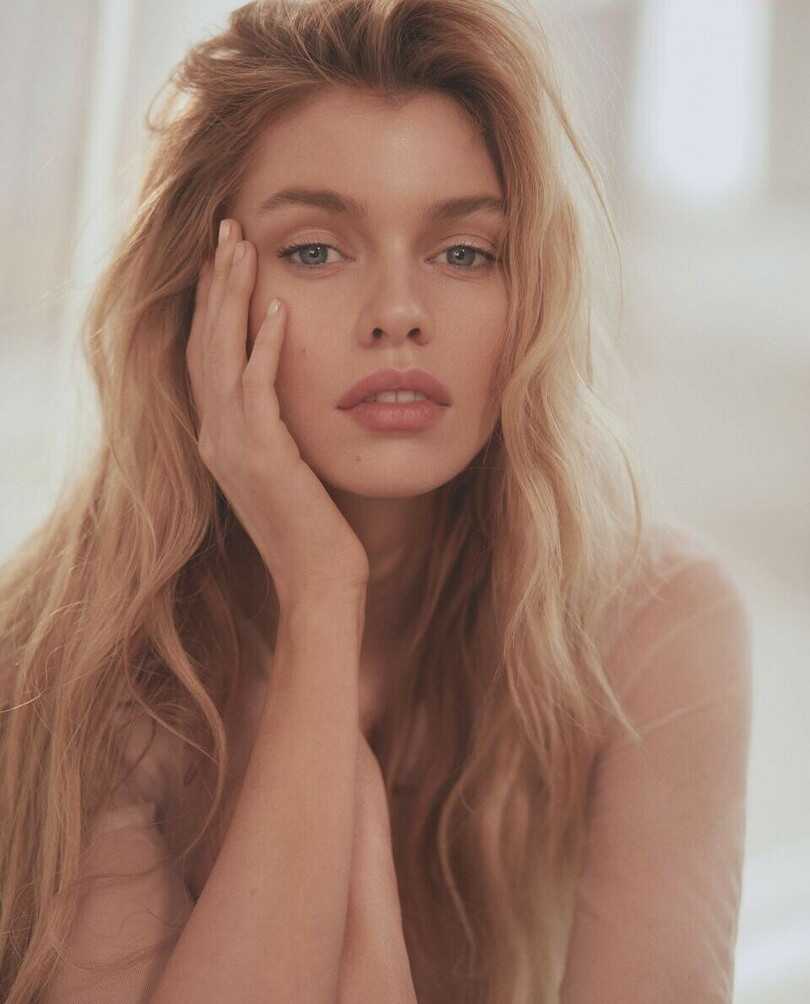 stella-maxwell gallery photo #1116
