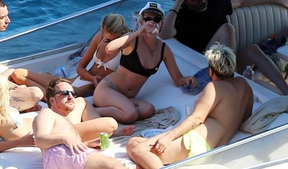 stella-maxwell gallery photo #199