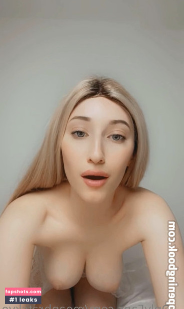 Stella Skye gallery photo #65