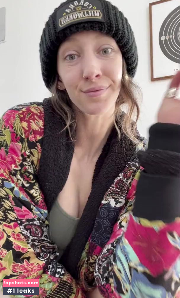 Steph Sinn gallery photo #54