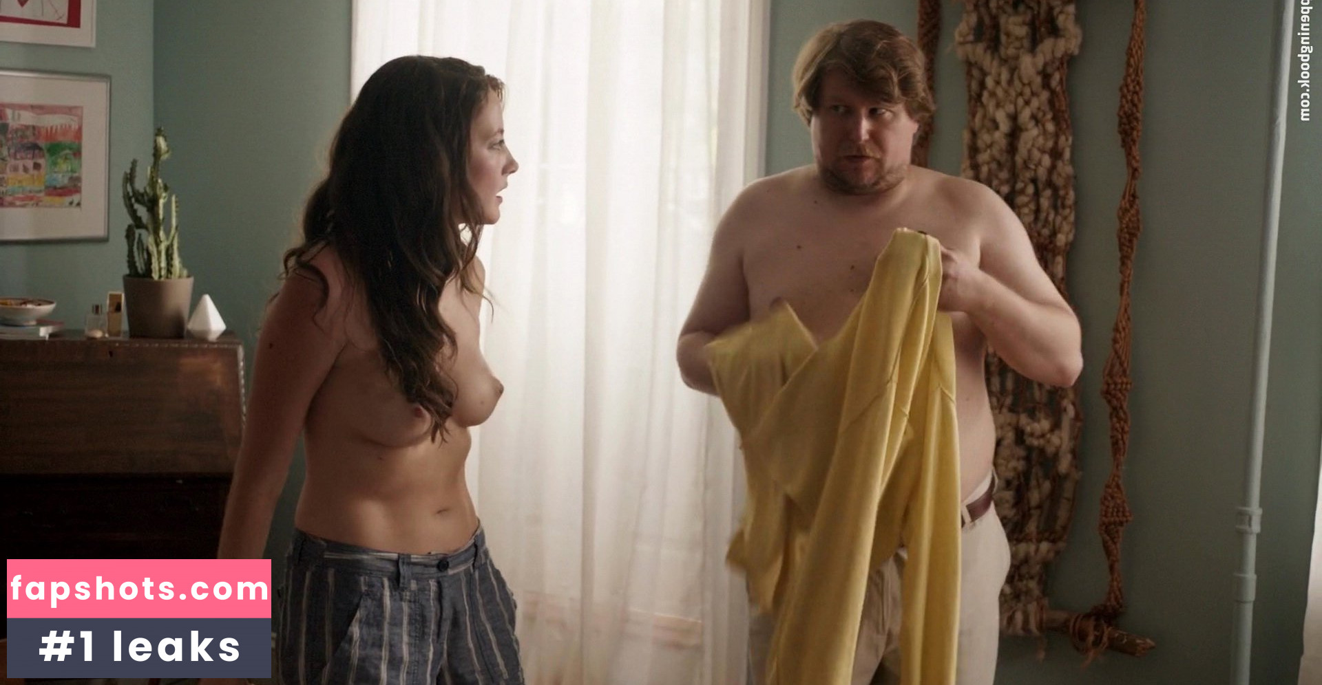 Stephanie Allynne gallery photo #6