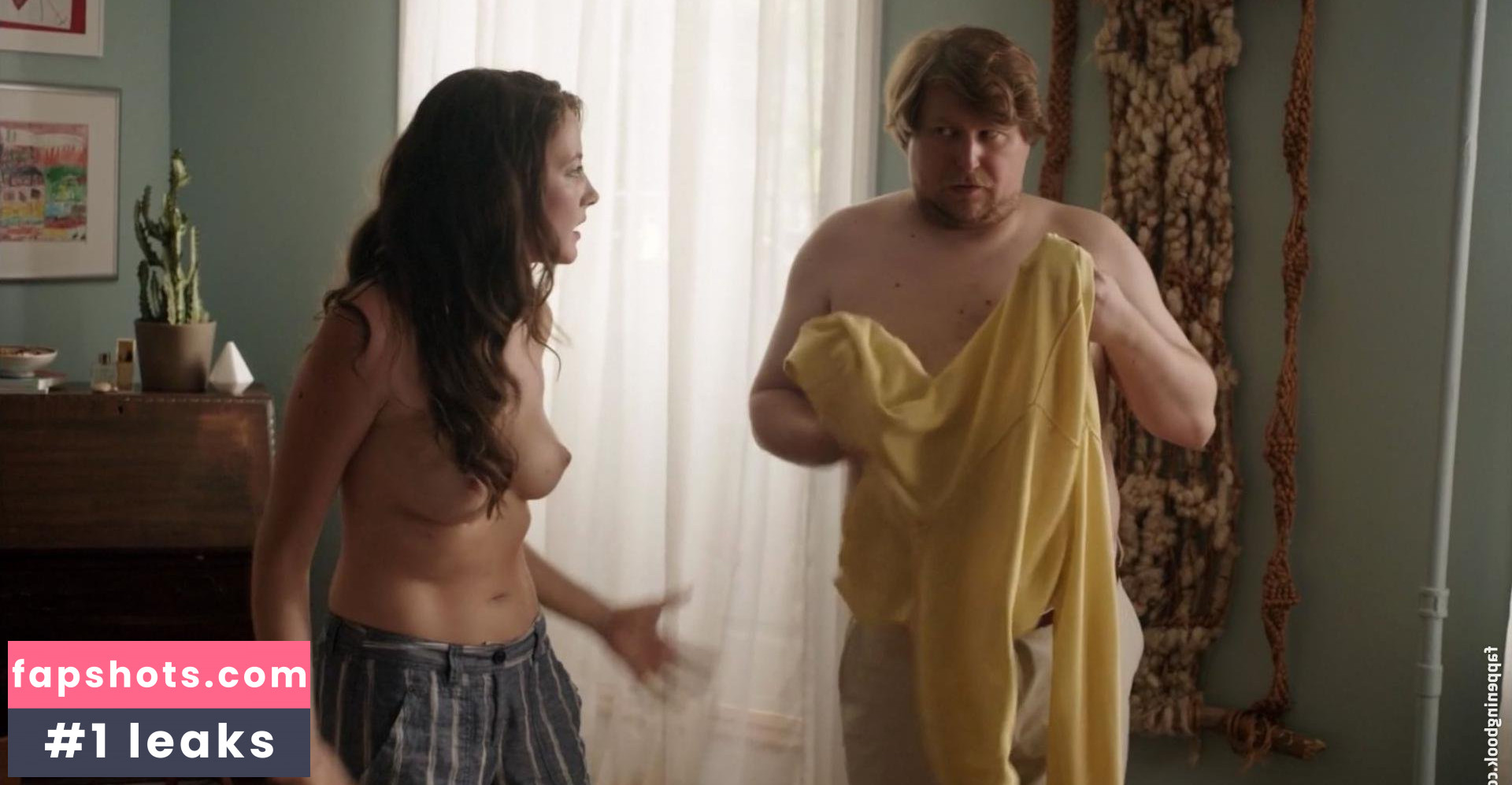 Stephanie Allynne gallery photo #8