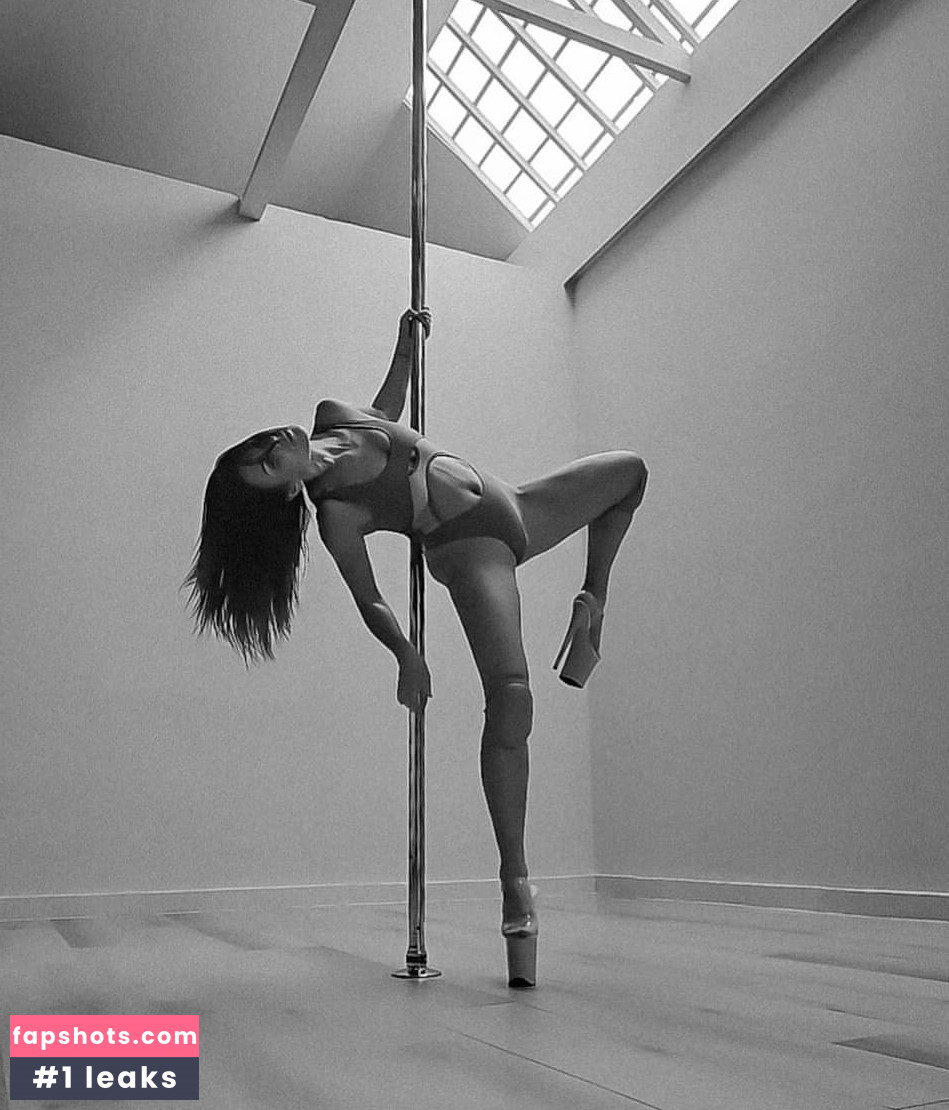 Stephanie Bendixsen nude babe gallery