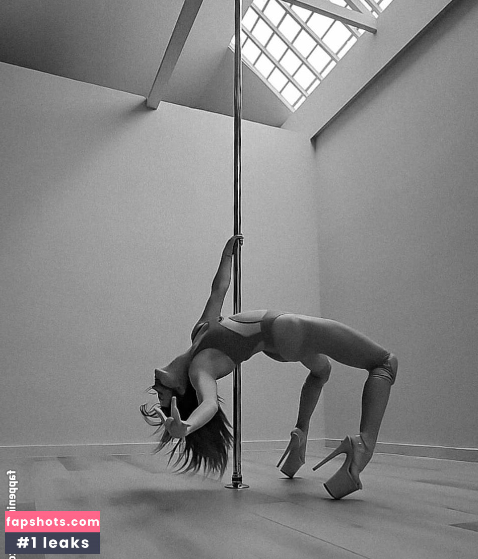 Stephanie Bendixsen gallery photo #4