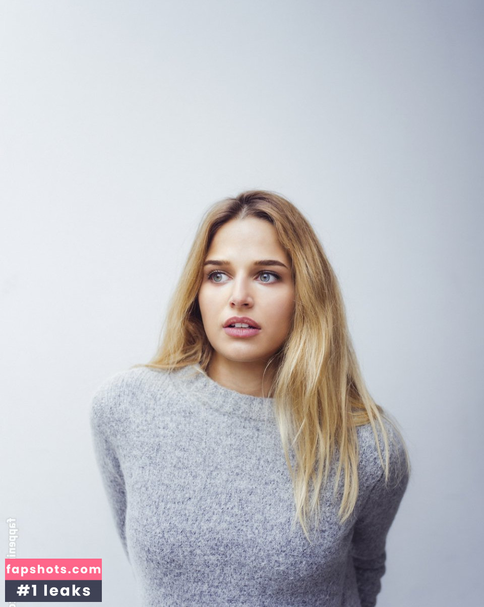 Stephanie Buddenbrock gallery photo #2