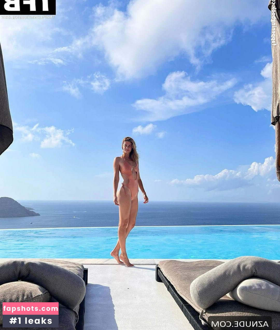 Stephanie Cayo gallery photo #14